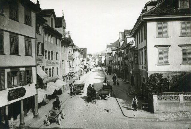 Strassenansicht mit Pferdewagen und Gasthaus Ilge